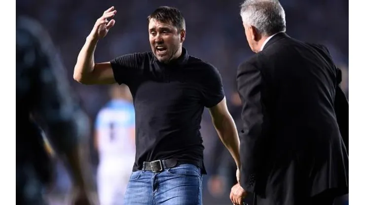 Azzaro, que los mata a todos, salió a bancar a Coudet