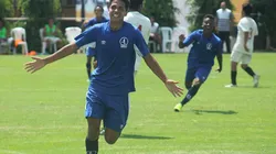 El joven futbolista ya vistió los colores del seleccionado juvenil peruano.