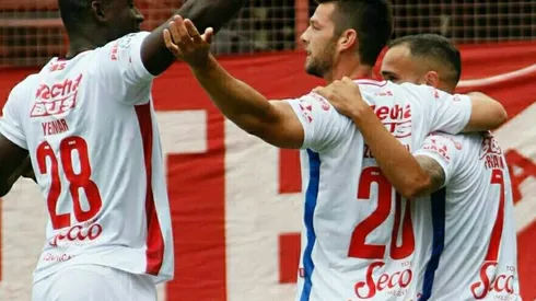 Unión festeja el tanto de la victoria.