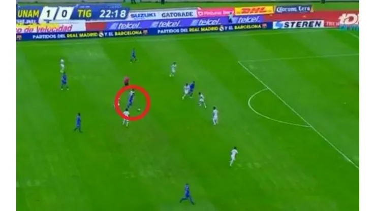Termendo remate de Eduardo Vargas.