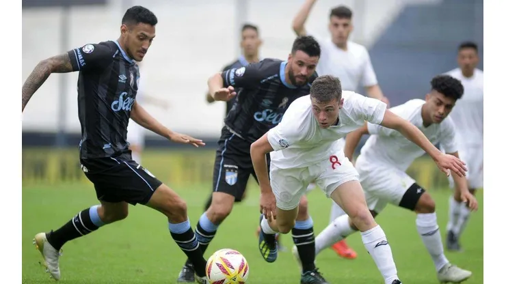 Atlético Tucumán lo ganó en el último suspiro contra Estudiantes y es escolta de la Superliga