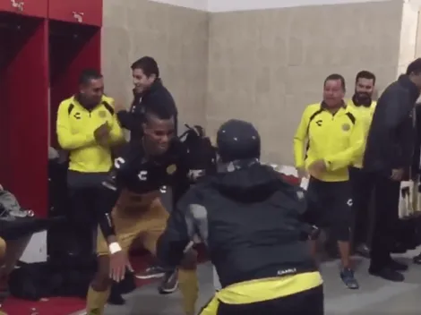 ¡Con bastón y todo! Maradona bailó de forma desenfrenada luego de la victoria de Dorados