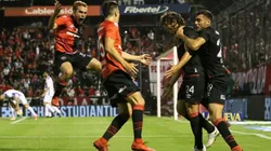 Todo Newell's celebra el primer tanto del partido.
