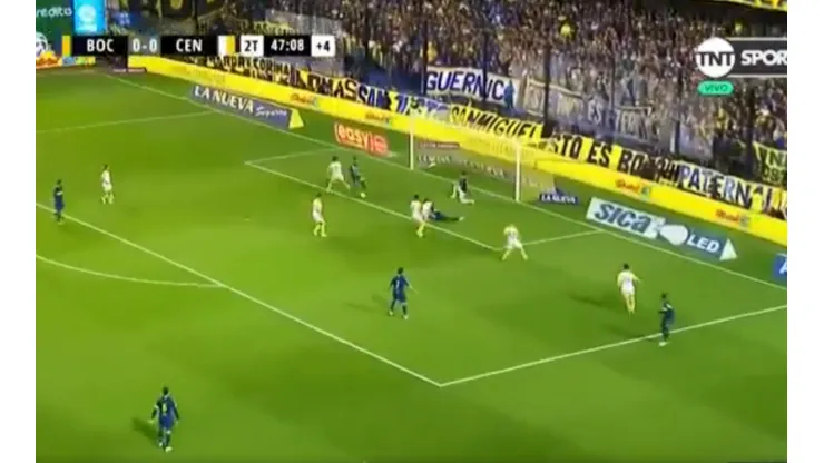 Pablo Pérez erró abajo del arco el gol que era el triunfo de Boca a los 92'