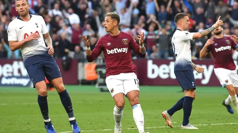 Chicharito regresó al West Ham y no lo dejaron festejar