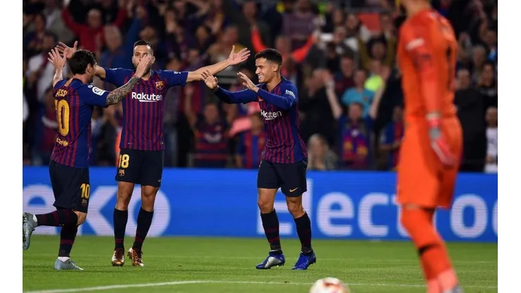 Messi lo vio libre y Coutinho la colgó de un ángulo a los 2 minutos de partido
