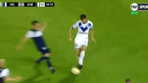Para pararse y aplaudir: el caño de Gastón Giménez en Vélez-Gimnasia