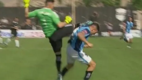 Carlos Morel y una patada realmente insólita.