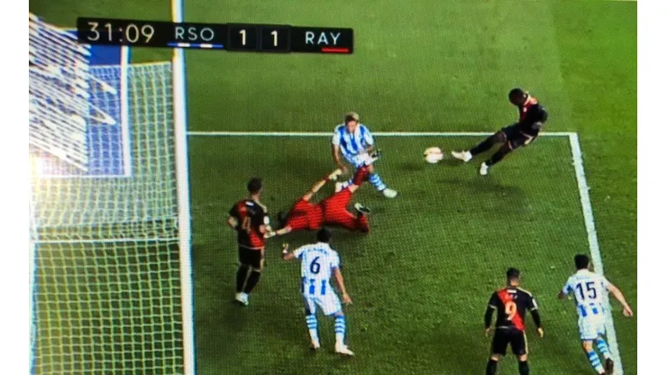 Advíncula y su gol ante la Real.