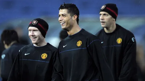 EXCOMPAÑEROS. Paul Scholes y Cristiano Ronaldo en el Manchester United (Foto: Getty).