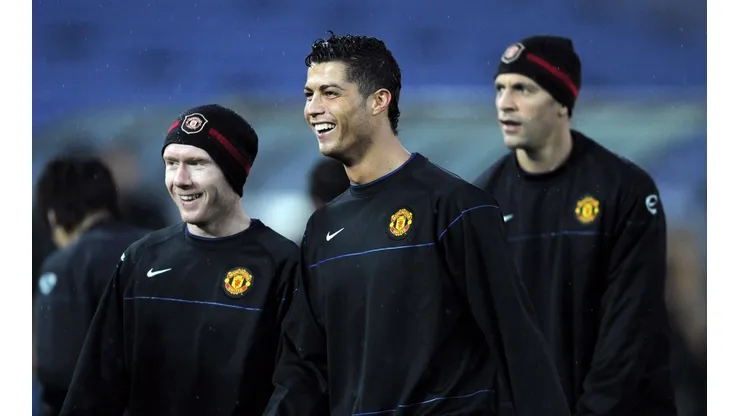 EXCOMPAÑEROS. Paul Scholes y Cristiano Ronaldo en el Manchester United (Foto: Getty).