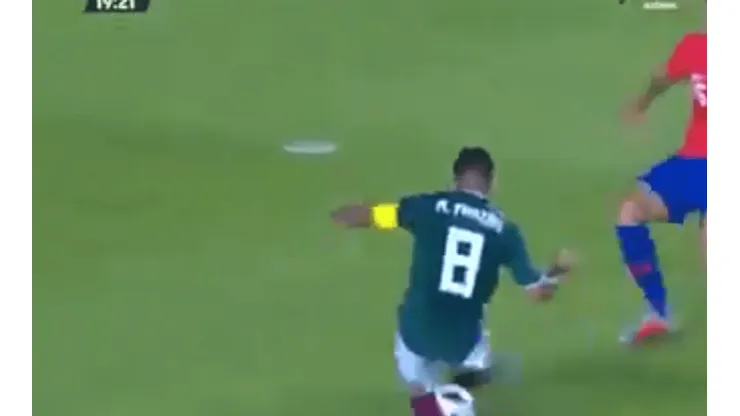 Por poco lo pone en un Marco: el portero de Chile salvó ante Fabián