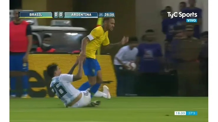 Protagonista principal: ahora Saravia le pegó a Neymar la patada más violenta del partido