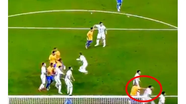 Lo que nadie te mostró: ¿hubo falta a Otamendi en el gol de Brasil?