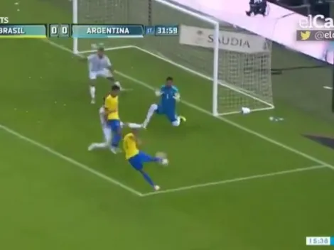 Era el primer gol de Brasil pero Otamendi salvó a Argentina en la línea
