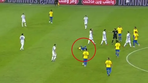 A Neymar le pegó el jugador que menos hubiera imaginado y rompió el récord de vueltas