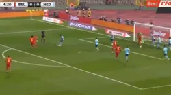 Mertens agarró un rebote de volea y anotó un golazo al ángulo para Bélgica