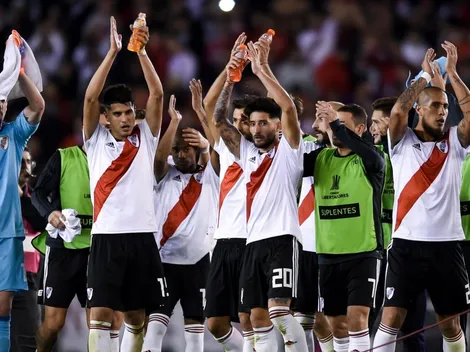 La foto del plantel de River fuera del club de la que hablan todos sus hinchas