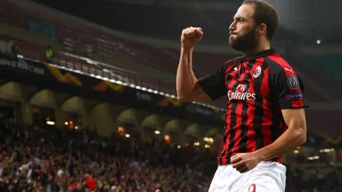 Gonzalo Higuaín festeja un gol en Milan.