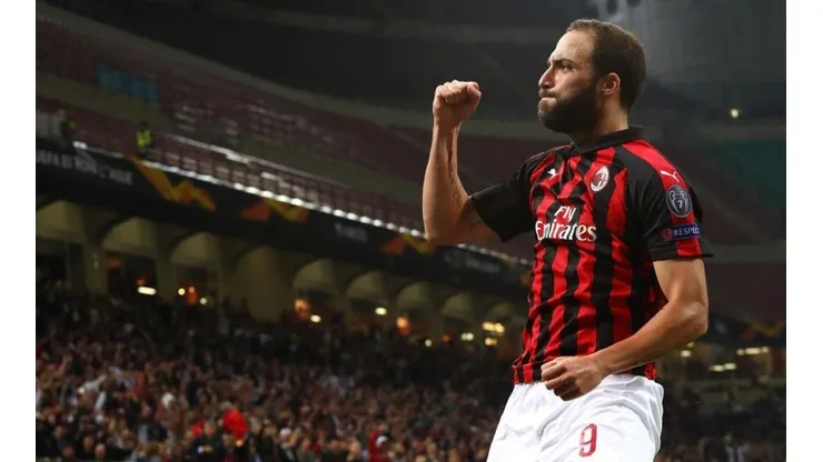 Gonzalo Higuaín festeja un gol en Milan.