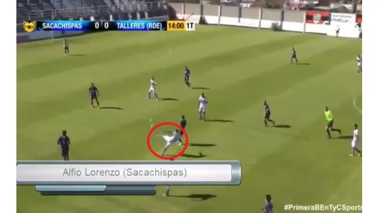 Desde ahí le pegó Alfio Lorenzo.