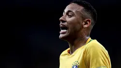 Neymar con la camiseta brasileña.