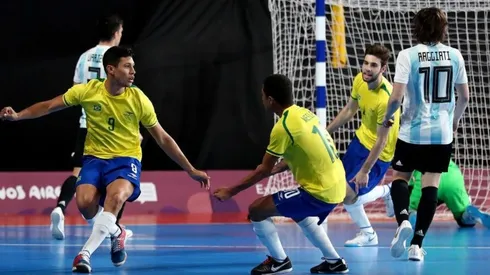 Brasil festeja el segundo gol.