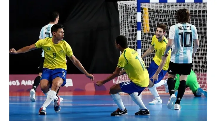 Brasil festeja el segundo gol.