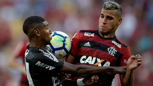 El exjugador de la "U" comienza a recuperar su lugar en el primer equipo de Flamengo.