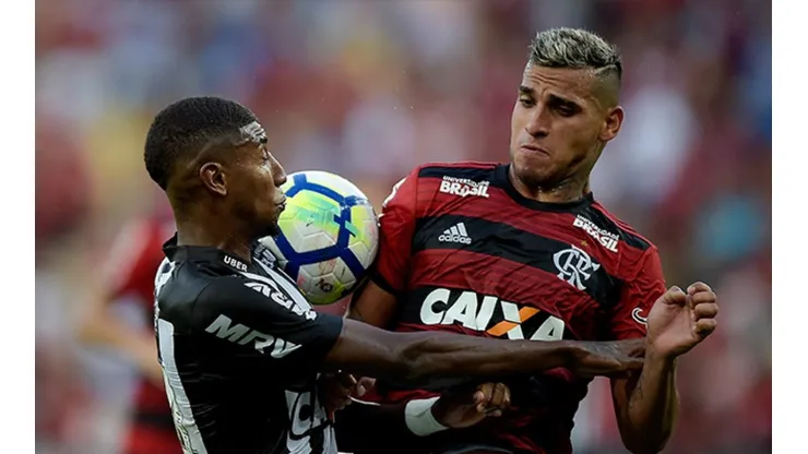 El exjugador de la "U" comienza a recuperar su lugar en el primer equipo de Flamengo.