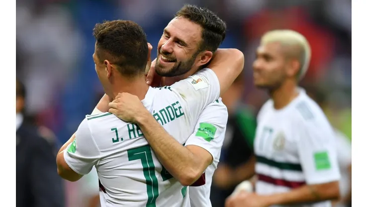 El reencuentro especial entre Layún y Chicharito