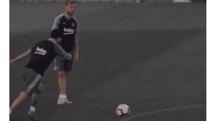 Messi le pegó tan bien en el entrenamiento de Barcelona que le pusieron una corona