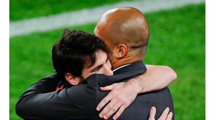 Abrazo paternal entre Guardiola y Messi.