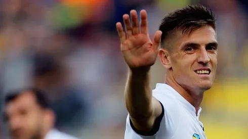 Krzysztof Piatek jugando para Genoa.