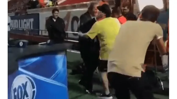 Video: el emotivo momento del reencuentro de Maradona y Brailovksy