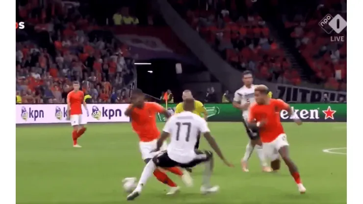 A lo Messi: Wijnaldum dejó tirado a Boateng y anotó un golazo para el 3-0