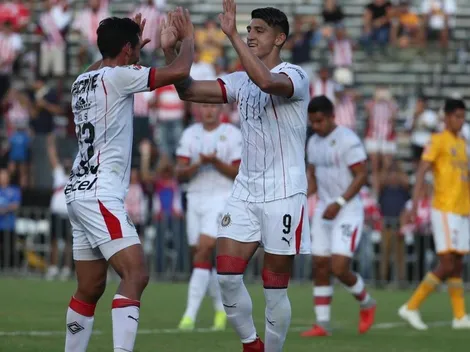 Chivas se impuso por penales a Tigres en un amistoso vibrante
