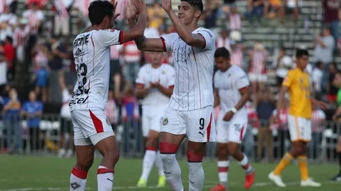 Chivas se impuso por penales a Tigres en un amistoso vibrante