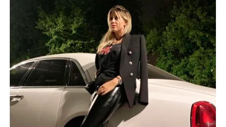 Wanda, encima de su Rolls Royce.