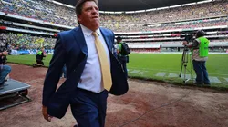 Herrera se fotografió con luchadores profesionales.