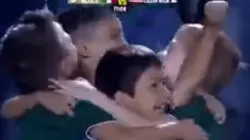 Gran momento captado por la televisión.