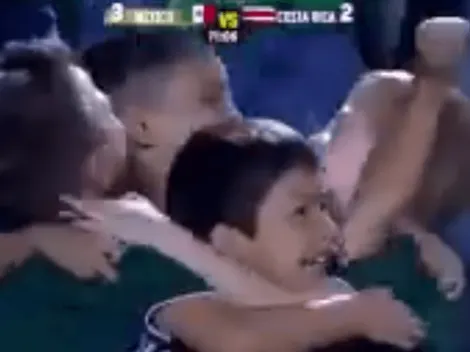 El emocionante abrazo de cuatro niños luego del gol de Jiménez