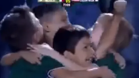 Gran momento captado por la televisión.