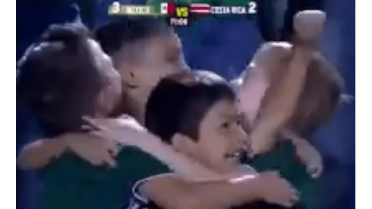 Gran momento captado por la televisión.