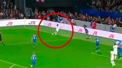 Centrazo de Dembelé de rabona.