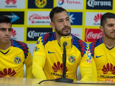 ¡Grandes compañeros! Aguilera y González enseguida felicitaron a Martin por el gol