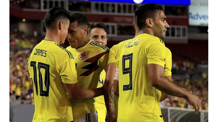 Foto de los jugadores de Colombia disfrutando el gol.