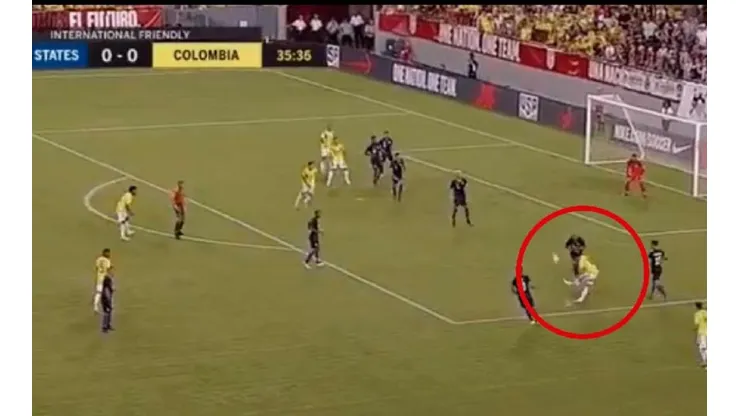 Golazo de James.