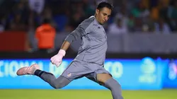 Foto de Keylor Navas ante la Selección de México.