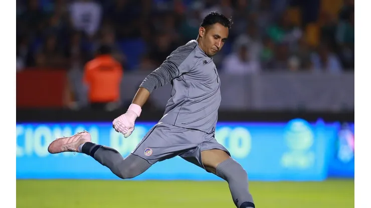 Foto de Keylor Navas ante la Selección de México.